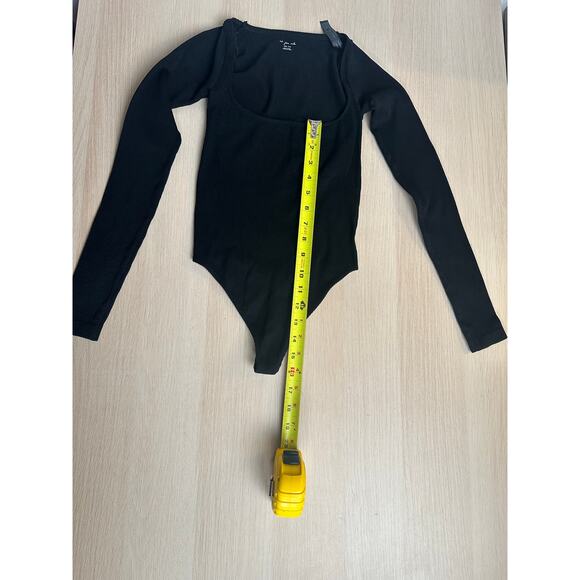 Black Top from Out from Under - Size XS/S - MINT - Picture 3 of 7